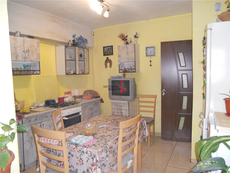 Basarabia - Diham 4 camere, decomandat, 90mp, bloc 1984,