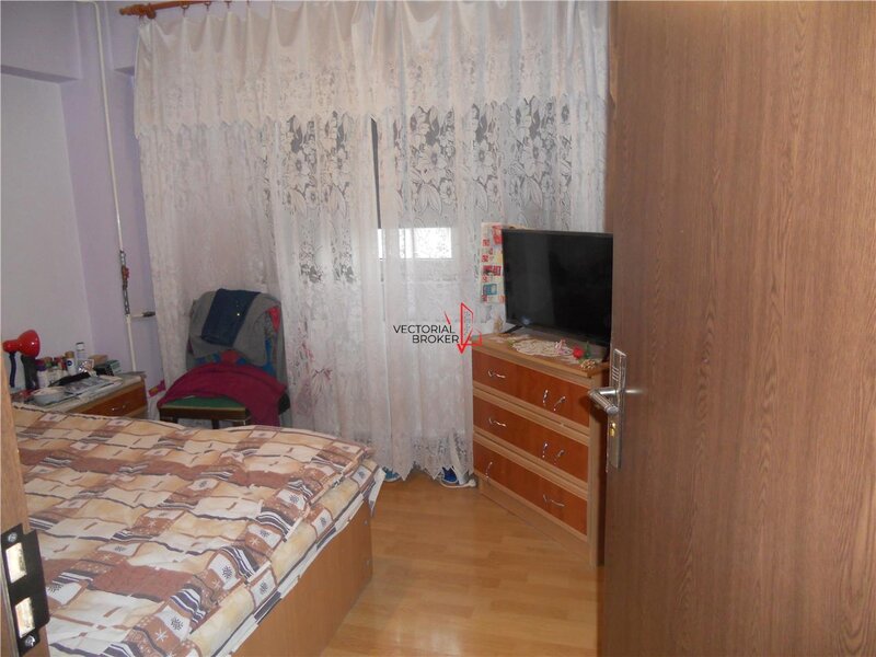 Basarabia - Diham 4 camere, decomandat, 90mp, bloc 1984,
